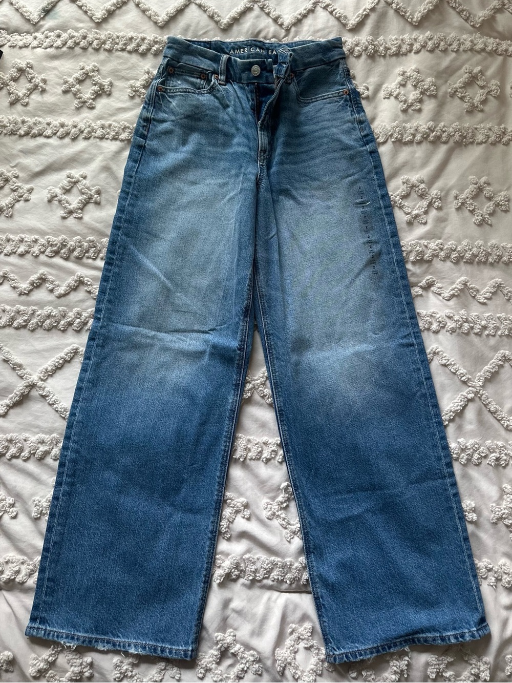 American Eagle Women’s Curvy Super High-Rise Baggy Straight Jeans 2 Short